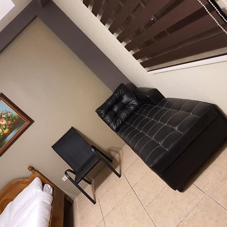 2428 Suites Urdaneta Exterior photo