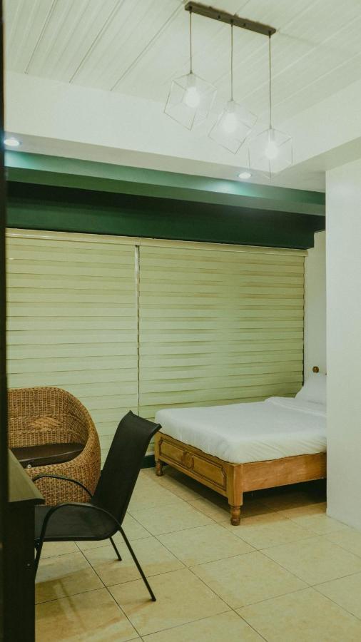 2428 Suites Urdaneta Exterior photo