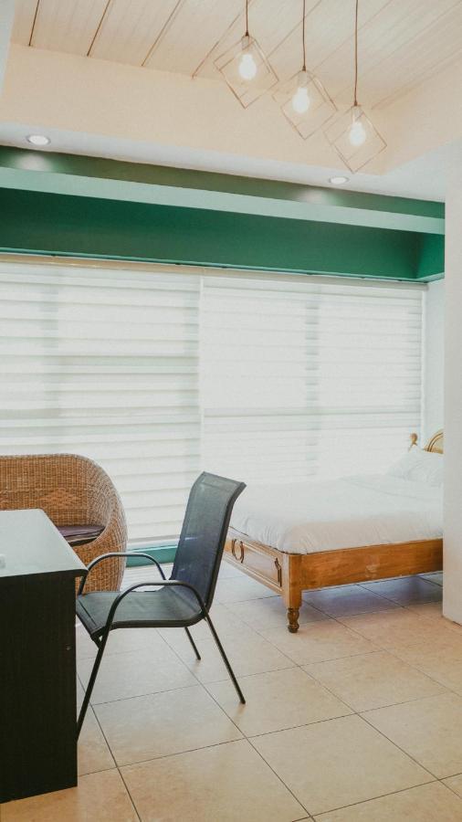2428 Suites Urdaneta Exterior photo