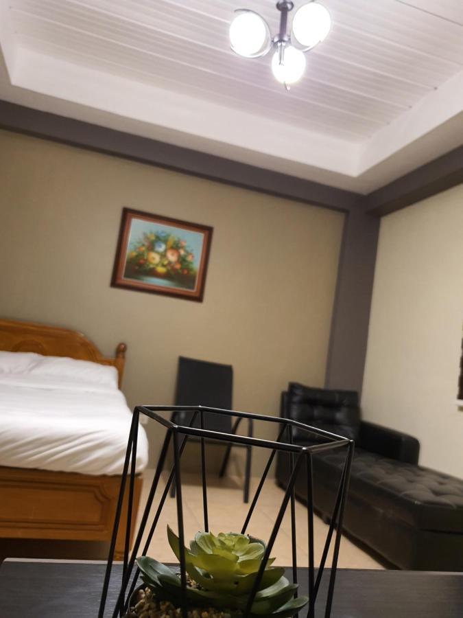 2428 Suites Urdaneta Exterior photo