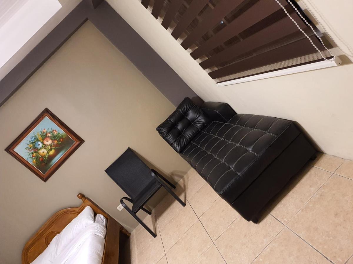 2428 Suites Urdaneta Exterior photo