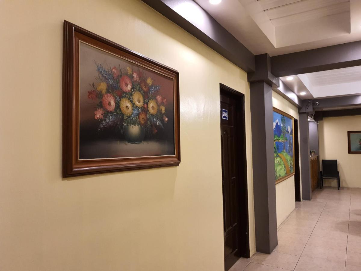 2428 Suites Urdaneta Exterior photo